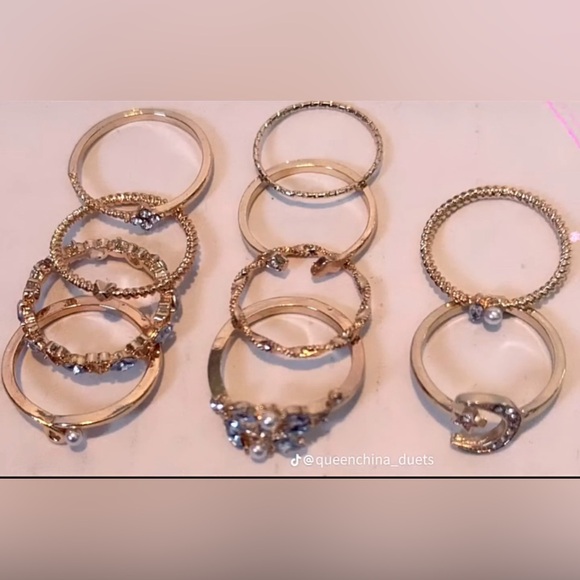 Beautiful Royal Rings - Picture 2 of 2